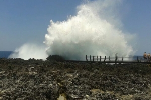 Bali Tour Guide wave splash