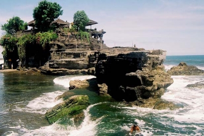 Bedugul and Tanah Lot Tour Bali Temple